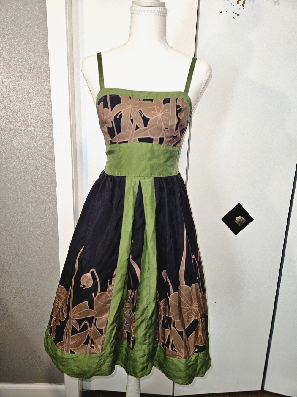 Silk 100% Silk Green and Black Floral Fit-and-Flare Sundress - Picture 4 of 15
